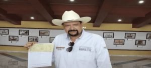 El alcalde ayuda a Serapio Vargas al descontarle impuesto del predial