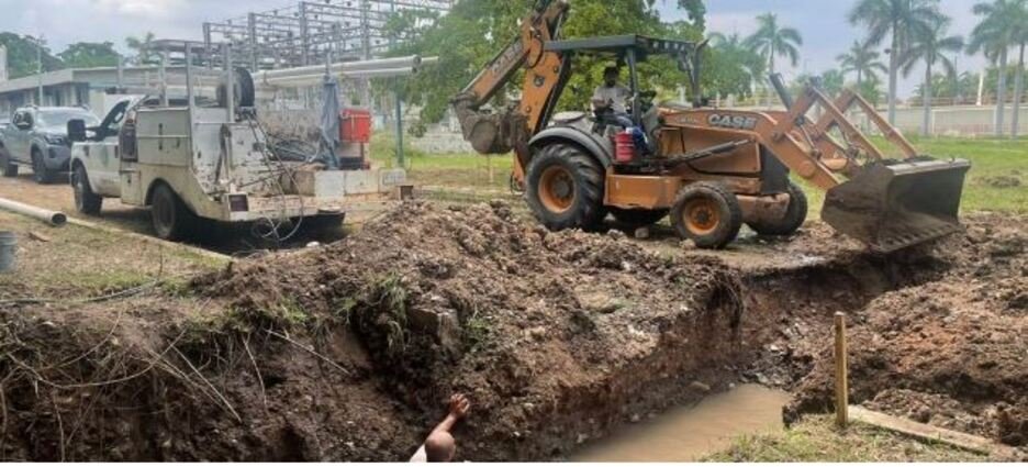 Fuga de agua dejará sin agua a colonias en Culiacán