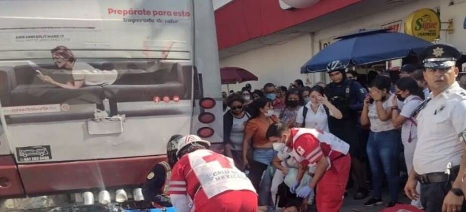 Hombre es atropellado en el primer cuadro de la ciudad