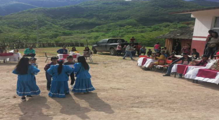 Graduación escolar de primeras generaciones de la Sierra Tarámari en Sinaloa