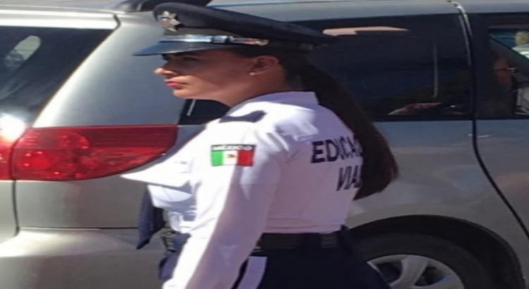 Se viraliza mujer oficial de tránsito por ser considerada entre las más guapas
