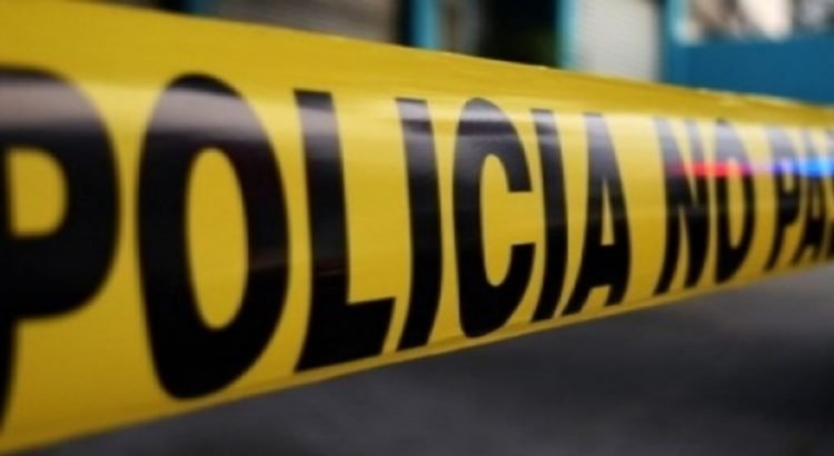 Encuentran un cuerpo a la orilla de la carretera a Sanalona