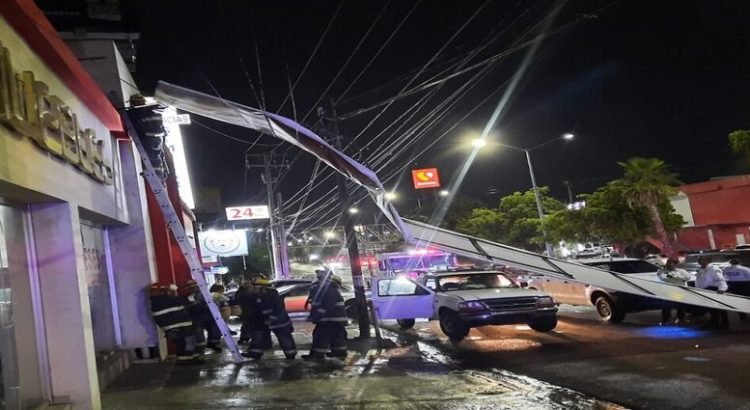 El gobierno de Culiacán multa a dueño de espectacular caído