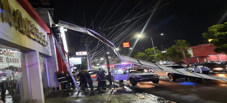 El gobierno de Culiacán multa a dueño de espectacular caído