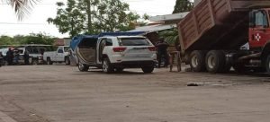 Atacan a ocupantes de camioneta en la Colonia Buenos Aires