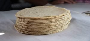 Se acuerda bajar dos pesos al costo de la tortilla en Sinaloa