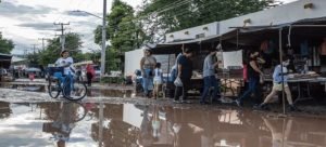 El alcalde Juan de Dios anuncia pavimentación en la colonia Lombardo