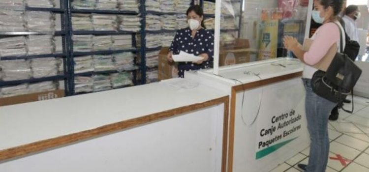 El 22 de agosto se realiza la entrega de Uniformes y Útiles escolares