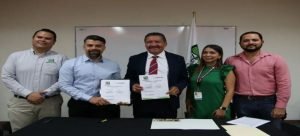 El gobierno del estado firma convenio para becas a empleados