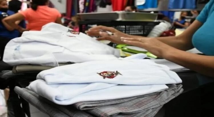 Textileros de Sinaloa se niegan a entregar uniformes a domicilio
