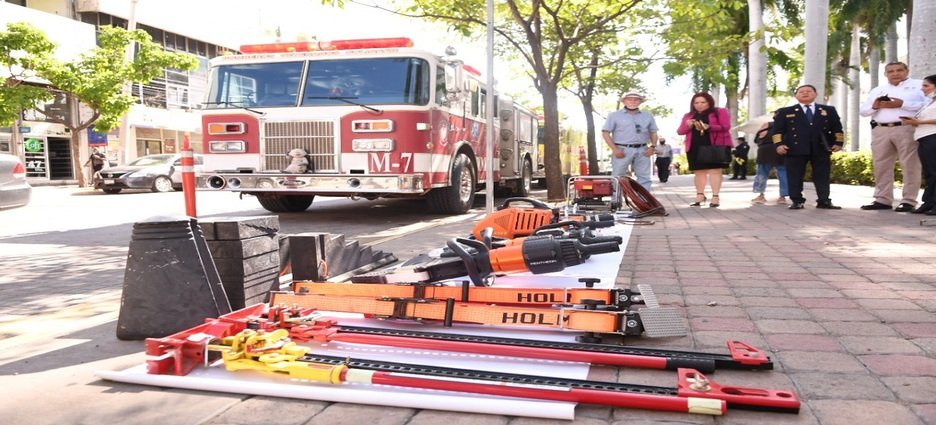 Bomberos Veteranos de Culiacán A.C reciben equipo táctico del Ayuntamiento