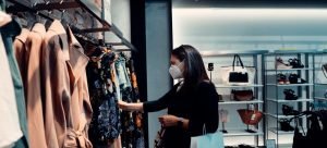 Comerciantes hacen caso omiso de medidas de sanidad por viruela del mono