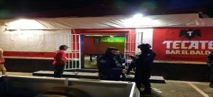 Hombre es herido en una pelea de bar