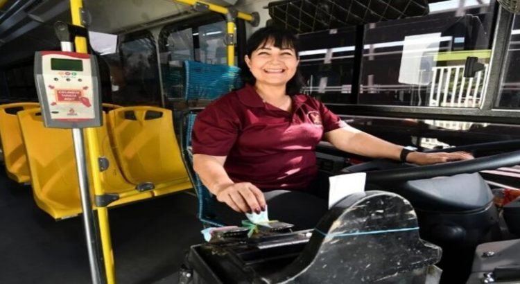 Se integran 25 mujeres como choferes del transporte público