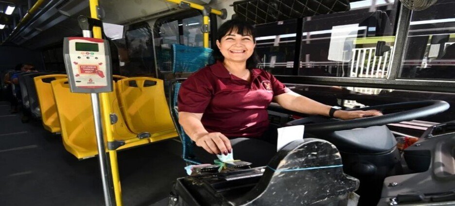 Se integran 25 mujeres como choferes del transporte público