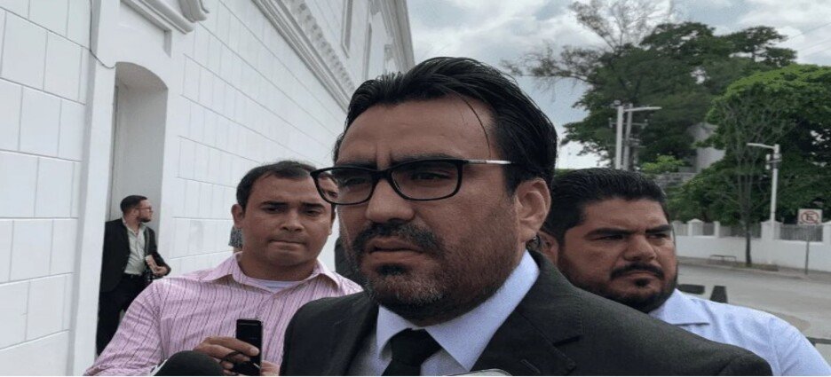 El alcalde asegura que el ayuntamiento está rehabilitando 4 escuelas