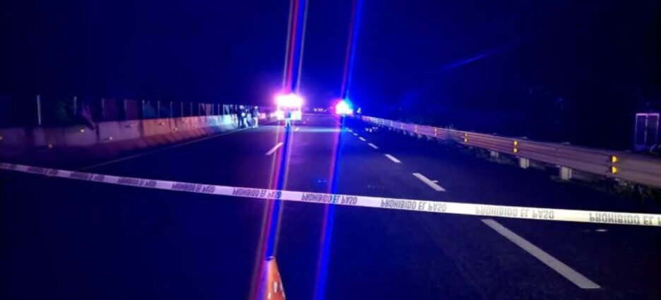 Conductor pierde la vida al impactarse con vehículo de carga