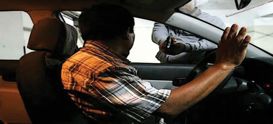 Le roban su camioneta y 40 mil pesos en la colonia Infonavit Humaya