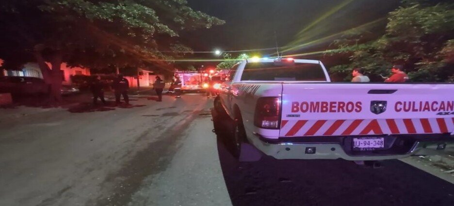 Vivienda de la colonia 10 de Abril termina en llamas