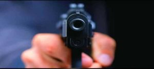 Dueño de llantera es baleado por un cliente