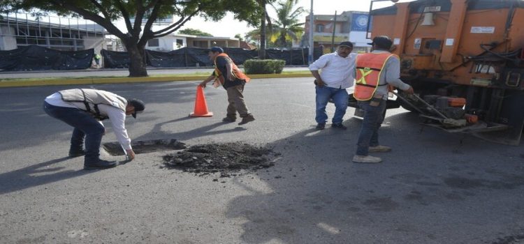 Realizan bacheo en 5 sectores de Culiacán