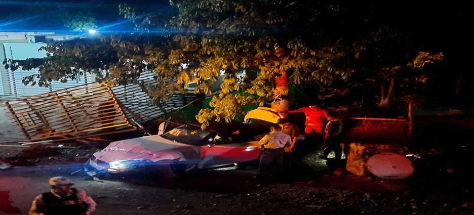 BMW queda totalmente destruido, dejando miles de pesos en daños