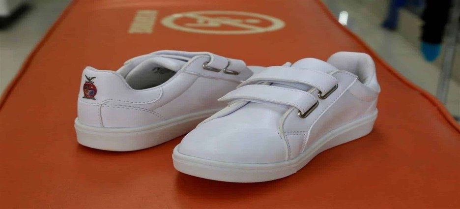 Inicia el canje de zapatos escolares gratuitos en el estado