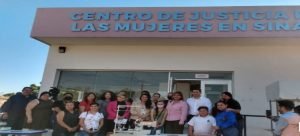 La sedeco entrega equipos a mujeres de policías caídos