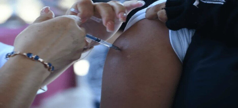 Aplican vacuna contra VPH a alumnas de secundaria en el estado