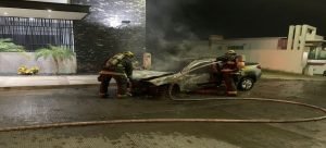 Se incendió una camioneta en pleno movimiento