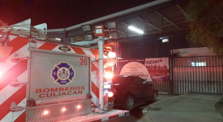 Realizan evacuación en la liga Culiacán Recursos por una fuga de amoniaco