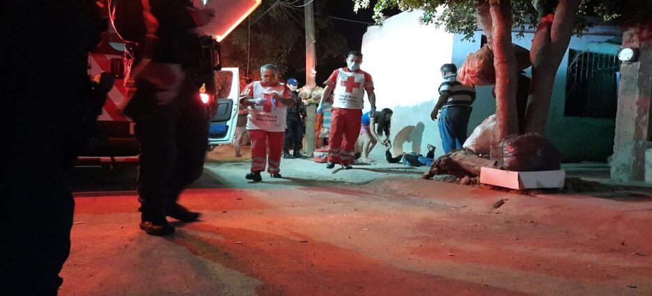 Le hieren con arma de fuego para asaltarlo