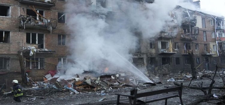 Nuevos bombardeos rusos a Ucrania dejan una decena de muertos