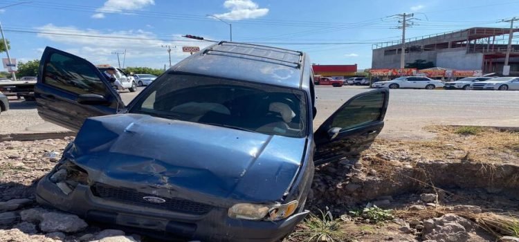 Fuerte accidente deja tres personas lesionadas en Guamúchil Fuerte accidente deja tres personas lesionadas en Guamúchil