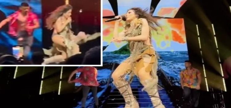 Gloria Trevi se queda en ropa interior en pleno concierto