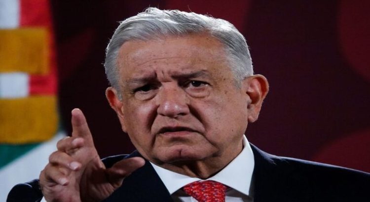 Opositores denuncian a AMLO ante el INE