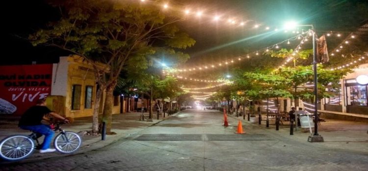 Iluminan la zona centro de Culiacán