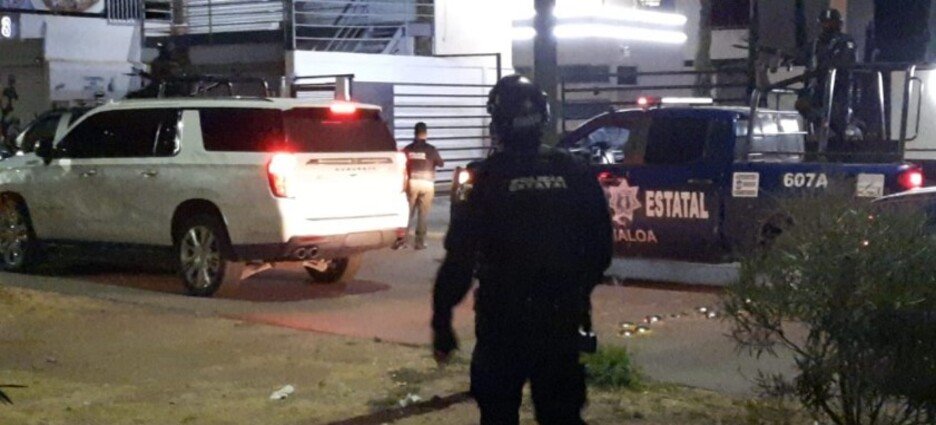 Elementos de seguridad realizan cateos en viviendas en Culiacán