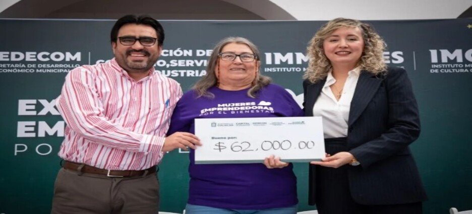 Entregan créditos de Bienestar a emprendedoras