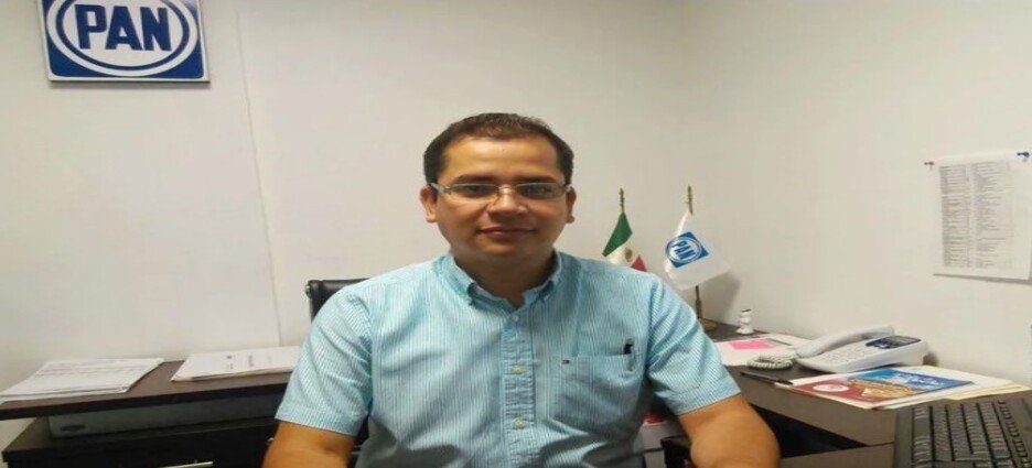 Panista renuncia a su partido para apoyar a Marcelo Ebrard