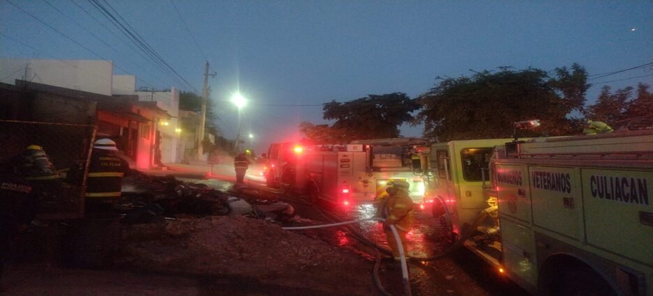 Hombre resulta con quemaduras por incendio al frente de su casa