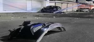 Vehículo se estrella contra poste de la CFE