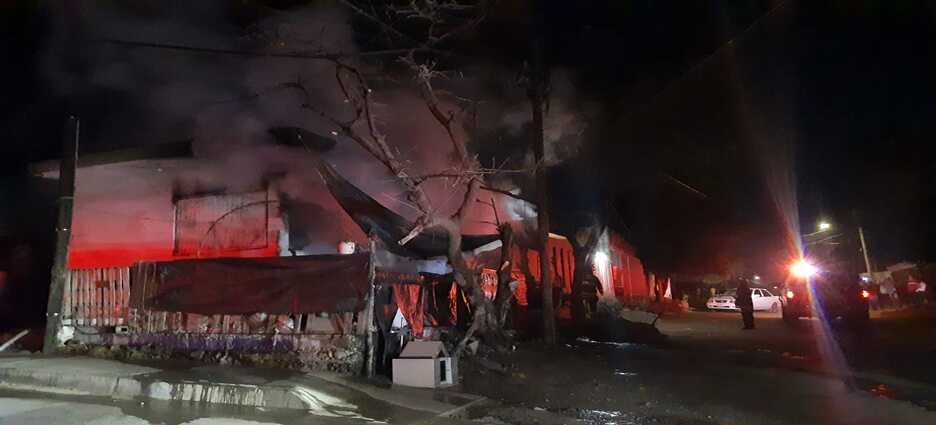 Vivienda de la colonia Felipe Ángeles termina en llamas