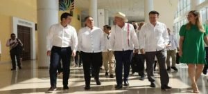 Ken Salazar reconoce a Sinaloa como líder en la producción de camarón