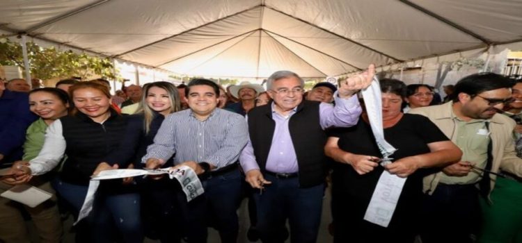 El gobernador y el alcalde de Culiacán inauguran la pavimentación de Aguaruto