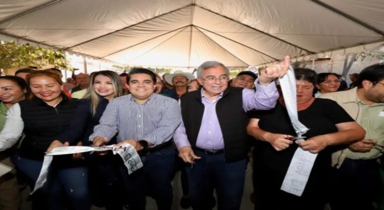 El gobernador y el alcalde de Culiacán inauguran la pavimentación de Aguaruto