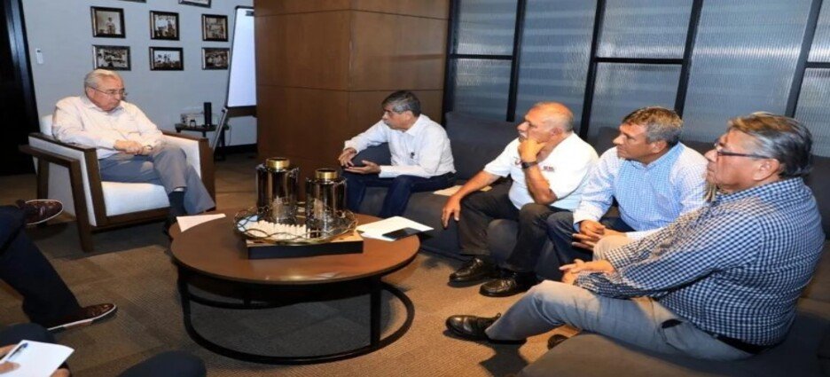 El gobernador atendió en persona a los solicitantes de vivienda