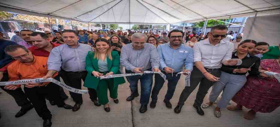 Rubén Rocha inaugura la pavimentación de tres calles en Culiacán