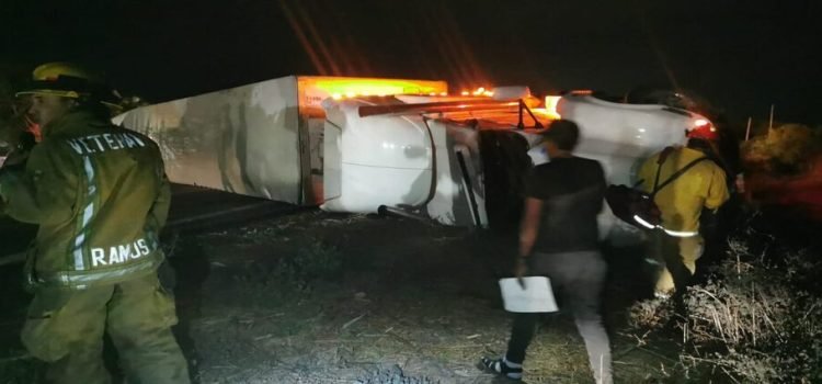 Aparatosa volcadura sobre la carretera México 15