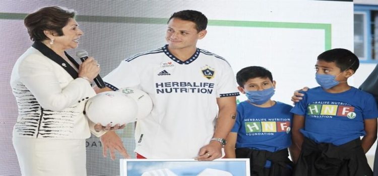 ‘Chicharito’ realizó una donación junto a LA Galaxy a favor de niños sin padres en CdMx